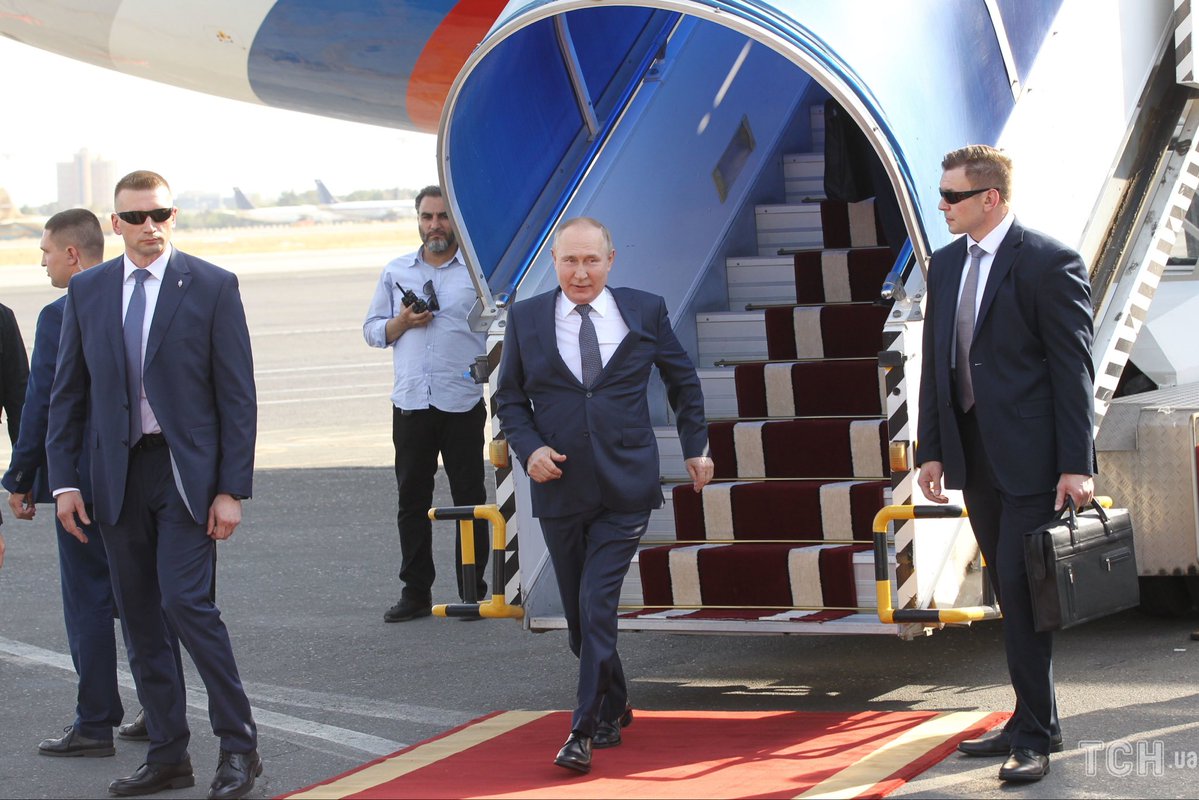 Gerashchenko_en's tweet image. How will Putin fly to Budapest?
Many maps, memes, and theories have appeared about who might grant airspace. But in reality, the situation is far from humorous.
It’s a matter of precedent.
Formally, in February 2022, the European Union closed its airspace to all Russian…