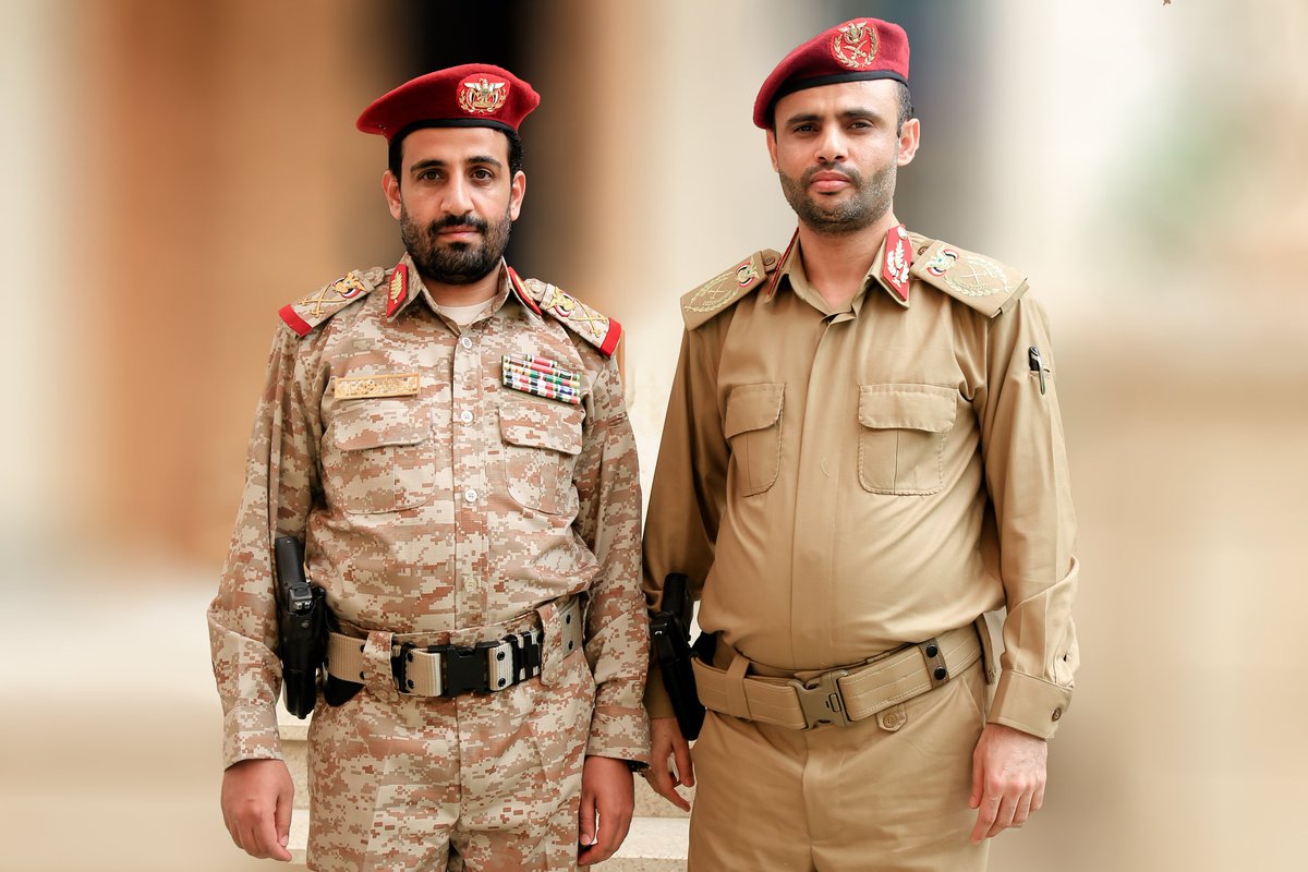 صورة جديدة جمعت الرئيس مهدي المشاط والشهيد القائد محمد عبد الكريم الغماري سلام الله عليه .