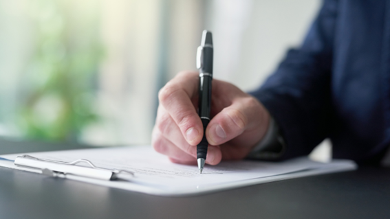 ProcuAlba's tweet image. 📰 &quot;La firma del juez deja de ser decisiva&quot;

Lo que se tiene en cuenta a los efectos del plazo de tiempo es la fecha del Auto, no la de su firma por el juez.

Vía: @EconomistJurist 

economistjurist.es/actualidad-jur…