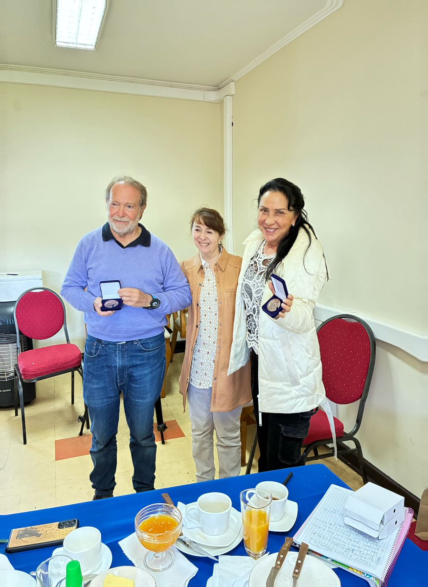 fsinergiah's tweet photo. En Dalcahue seguimos sumando esfuerzos por nuestros adultos mayores 💙
Junto a la alcaldesa María Alejandra Villegas, nuestro Presidente José Luis Balmaceda, la Directora Ana Eugenia García y un gran equipo del municipio, entregamos camas clínicas y ayudas técnicas. https://t.co/WfepoOytEU
