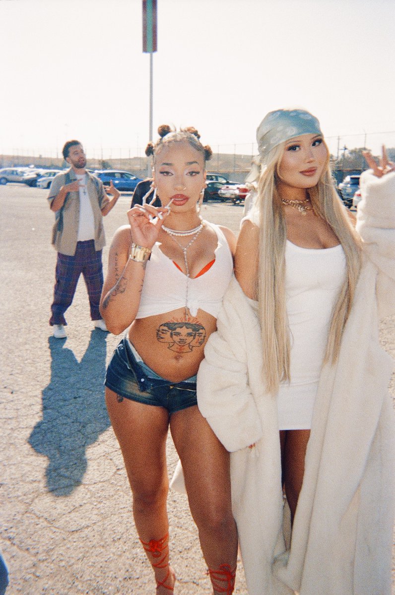 the wizard 👩🏽‍🎨 tweet media