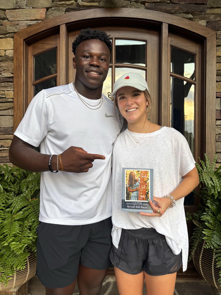 🌴🌀🏈Our Player Sponsor Highlight of the day is Ready Set Grow Devotional sponsoring JR / RB Muntu Brown! Thank you for supporting Muntu and Wren Football‼️🏈🌀🌴

<a href="/MrCoachFrate/">Anthony Frate</a> <a href="/CoachPerdomo/">Chris Perdomo</a> <a href="/Miller_Jordan3/">Jordan Miller</a> <a href="/OfficialWren/">Wren High School</a>