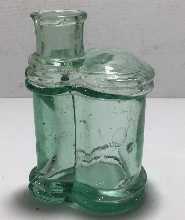 silverpebble's tweet photo. I've a secret contact, Wayne, who digs up UTTERLY BEAUTIFUL 120-160 yo Victorian ink bottles from the rubbish dumps of yore. Wayne messages me just now 'Emma, got some new gear if you want to take a look.' 
Me: 'WAYNE, does the Pope poo in the woods?'
Some of the gear concerned👇. Nnnnggg.
There'll be new tiny posy-making mental health kits in my Etsy shop soon, dispatched in time for🌲, containing these lovely objects & a booklet about the benefits to the human brain of creative projects: