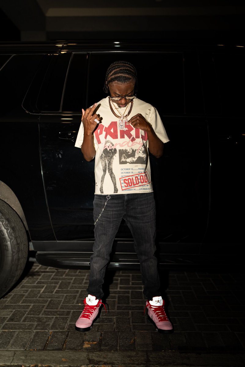 Trustnoneweebay tweet media