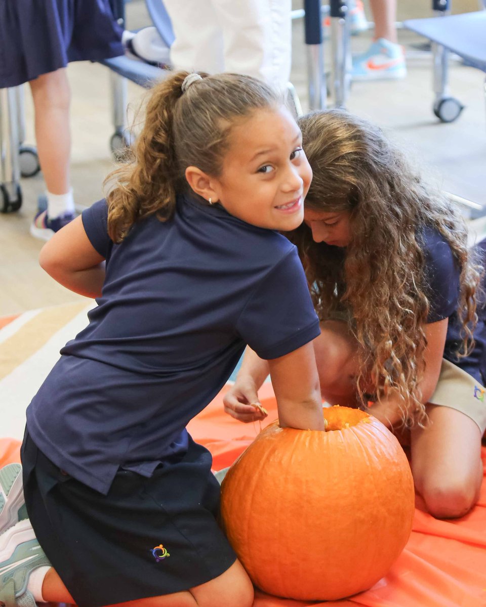 UnityDelray's tweet image. 1st grade is in the fall spirit! 🎃✨
Inspired by the book “How Many Seeds Are in a Pumpkin?”, students carved pumpkins and practiced counting pumpkin seeds — learning and getting a little messy along the way! 🍁🐎💛
#UnitySchoolFL #MustangPride #FallFun #JoyOfLearning