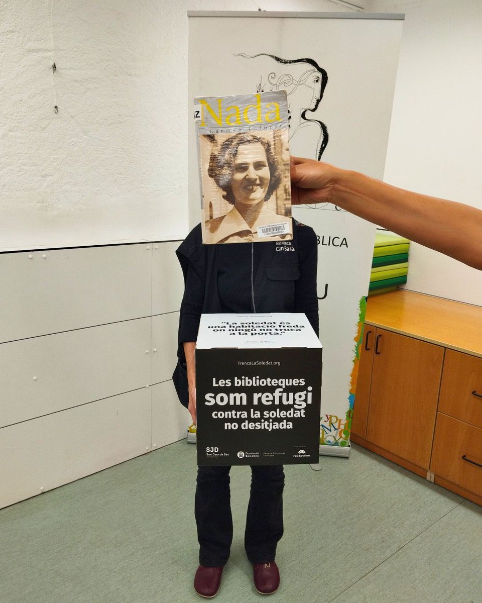 bibtiana's tweet image. Dediquem el nostre #bookfacefriday a la 𝙎𝙚𝙩𝙢𝙖𝙣𝙖 𝙘𝙤𝙣𝙩𝙧𝙖 𝙡𝙖 𝙨𝙤𝙡𝙚𝙙𝙖𝙩 𝙣𝙤 𝙙𝙚𝙨𝙞𝙩𝙟𝙖𝙙𝙖.
La novel·la és &quot;𝗡𝗮𝗱𝗮&quot; de Carmen Laforet, i ens parla de la soledat de la protagonista a la Barcelona de la postguerra.
#trencalasoledat #soledatnodesitjada #tiana