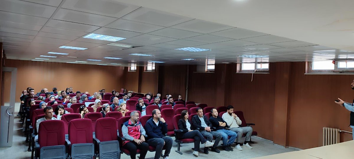 🔖 Unutmayalım‼️
✔️Afet Bilgisi=Hayat Bilgisi

🔴 Şube Müdürümüz / Yangın Eğitmeni Sn. Oktay Kızılkaya ve MEB AKUB Liderimiz Sn. Gökhan Erdem tarafından, öncü ve fedakar öğretmenlerimize; 🚑

🧭 Arama-Kurtarma -Tahliye 🦺
🔥 Yangın eğitimleri verildi.🧯👩‍🚒

📍Hakkâri Atatürk MTAL