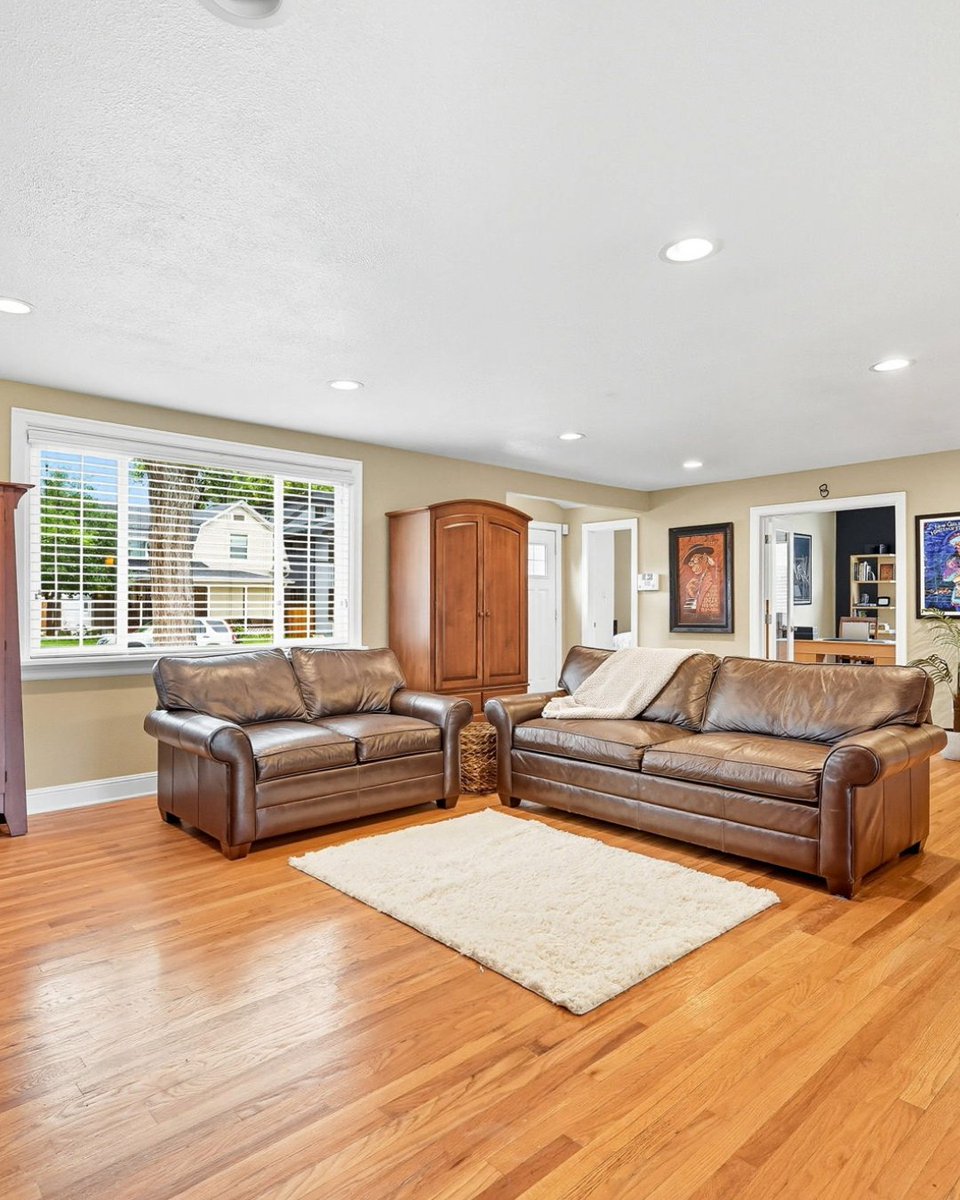 LiveWestRealty's tweet image. 3914 Winona Ct | Denver
3 Beds | 2 Baths | 1348 SqFt
Offered for $739,000
Listing Agent: Megan Reed
303-440-8200 | Megan@livewestrealty.com
#DenverRealEstate #BerkeleyDenver #TennysonStreet #DenverHomes #DenverLiving #ColoradoHomes