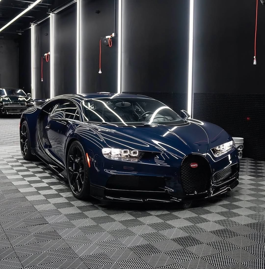 KenlikeyLi's tweet photo. Power meets perfection in every detail

#BugattiChiron #Hypercar #LuxuryLife #CarGoals #AutoArt #SupercarLifestyle #CarbonFiber #DreamCar #SpeedMachine #PerformanceBeauty https://t.co/n6jtdF44FA