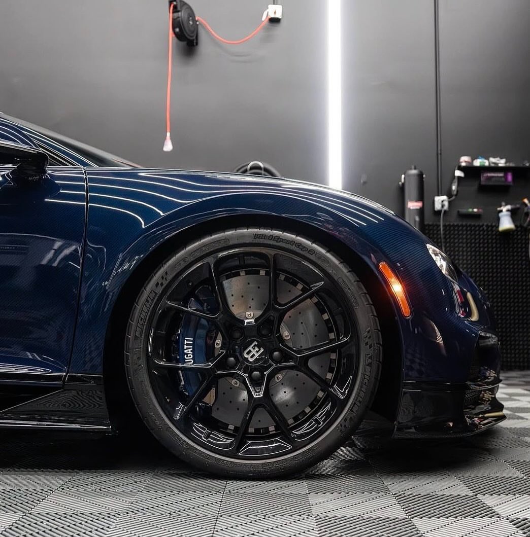 KenlikeyLi's tweet photo. Power meets perfection in every detail

#BugattiChiron #Hypercar #LuxuryLife #CarGoals #AutoArt #SupercarLifestyle #CarbonFiber #DreamCar #SpeedMachine #PerformanceBeauty https://t.co/n6jtdF44FA