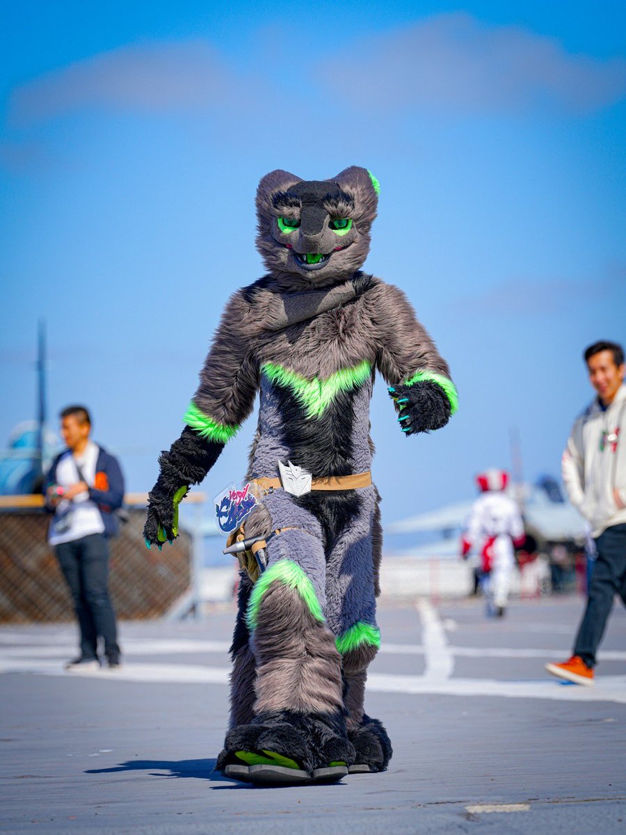 Me when food is discounted
#Sergal #FursuitFriday #IsThatTiny
📸: <a href="/trixx_rx/">Trix «PAWcon»</a>