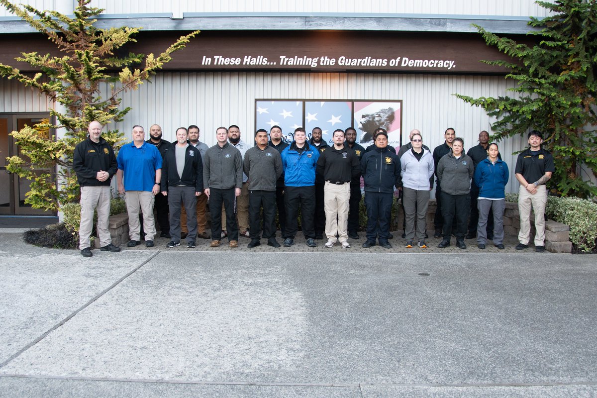 WSCJTC's tweet image. Two classes. One mission. 💙💛

Welcome BLEA Class 929 and JCOA Class 39 to the Washington State Criminal Justice Training Commission!
Different paths, same purpose—to serve with integrity and professionalism.
#WSCJTC #BLEA929 #JCOA39 #TrainingExcellence
