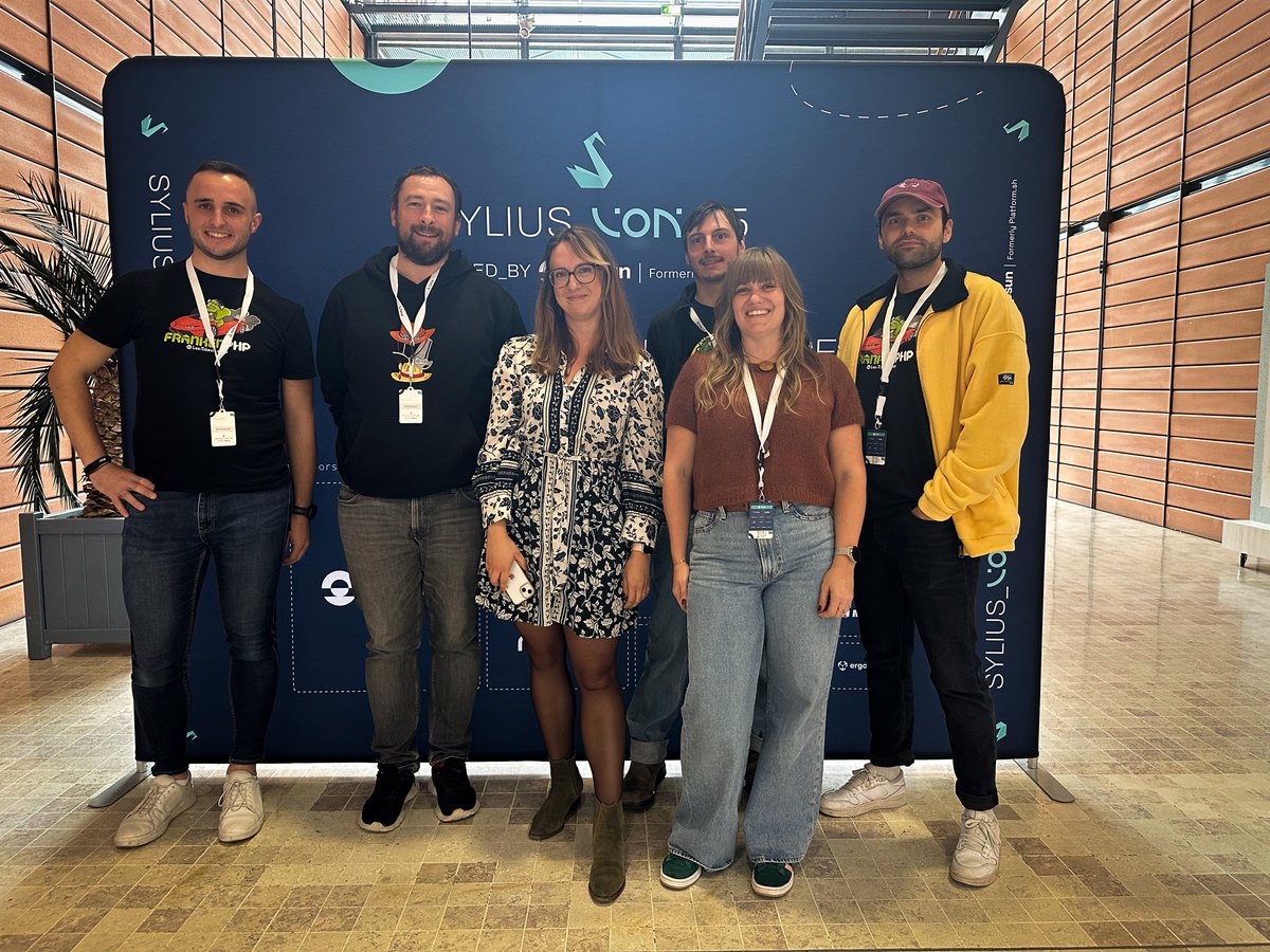 coopTilleuls's tweet image. Back from #SyliusCon in Lyon, where we had the opportunity to reconnect with old friends, meet the Sylius community, support @s0yuka on stage, and even receive an award!
Thank you all for the good vibes, let’s catch up next in Amsterdam for #SymfonyCon!