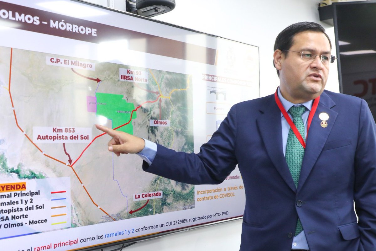 MTC_GobPeru's tweet photo. ☝️ El titular del #MTC, Aldo Prieto Barrera, se reunió con el gobernador regional de #Lambayeque, Jorge Luis Pérez Flores, para abordar la rehabilitación de los puentes de Sorronto y La Otra Banda. Además, la adenda y expediente técnico de las vías Olmos – Morrope y Olmos – Mocce - Puerto Etén.

 Estas intervenciones buscan garantizar la transitabilidad y conectividad en el departamento. 🤝