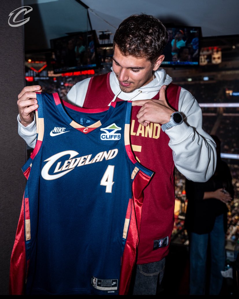 pisounalinha's tweet photo. O uniforme CLÁSSICO do Cleveland Cavaliers para 2025/26 é um negócio de louco.

Trajados. https://t.co/QGTSIr9ZpK