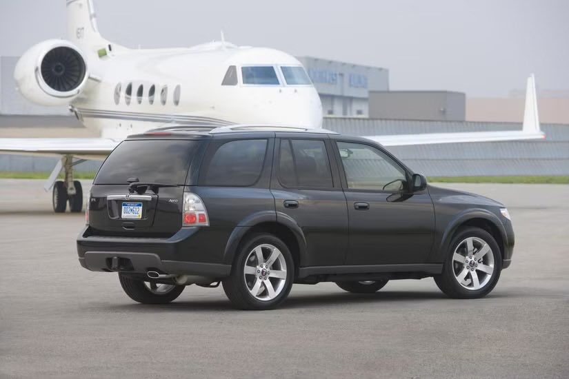 GMC_Envoy_XL's tweet photo. In love with this specific sub-genre of automotive photography. https://t.co/NyEU0STC6M