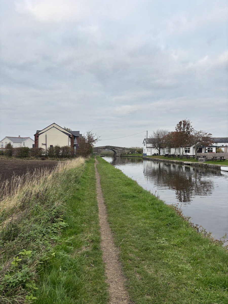 bigbaddoctor's tweet photo. Another lovely end to a heck of a week
Running for my sanity as usual
#halsall #leedsliverpoolcanal https://t.co/Vl7gBOkVg7