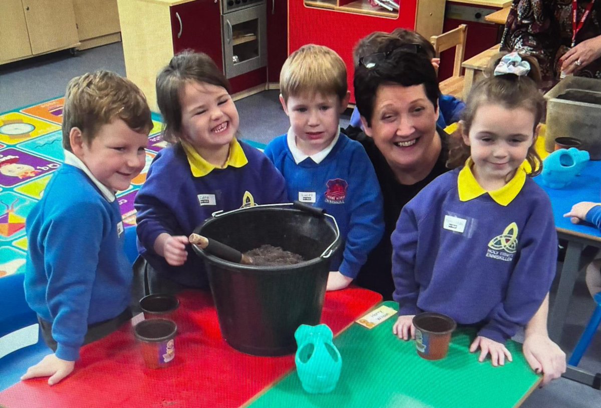 💜💛 Children from Speech and Language Classes in Enniskillen on #DLDDay with <a href="/BarryMcElduff/">Barry McElduff</a>, Chair of <a href="/fermanaghomagh/">Fermanagh & Omagh District Council</a>  #ThinkLanguage #ThinkDLD

2/4