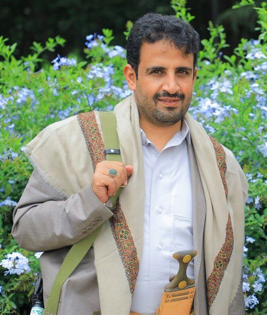 نحتاج لأشهر طويلة للكتابة عن الشهيد القائد  الفريق محمد الغماري، لما حَمَله من صفاتٍ فريدةٍ ومآثر خالدة.
عن روحيته الإيمانية وعبادته ومستوى ارتباطه بالله، وثقته العالية بوعده، وعن ولائه العميق لله ولرسوله وللعلم القائم من آل محمد.
وعن أخلاقه الرفيعة وسلوكه القويم، وعن تواضعه