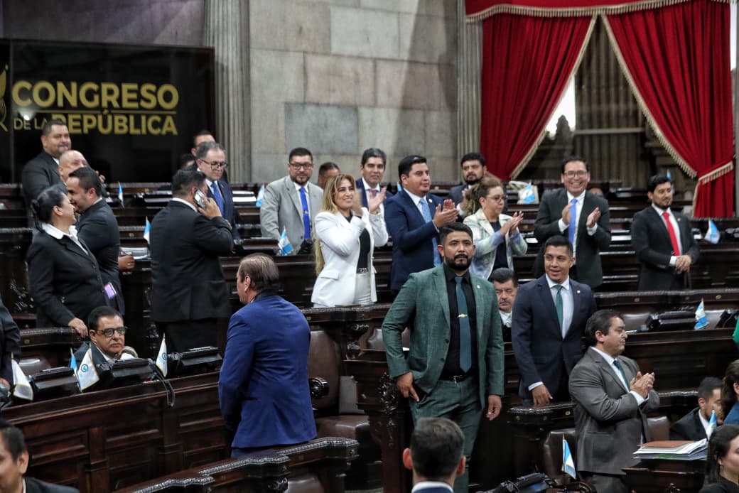 El gobierno de <a href="/BArevalodeLeon/">Bernardo Arévalo</a> acciona ante la <a href="/CC_Guatemala/">CC Guatemala</a> para frenar la vigencia de la Ley de Gasto Exprés para los Codedes. La PGN presenta una acción de inconstitucionalidad contra el decreto 7-2025, que fue avalado por el Congreso pese a contar con un veto presidencial.