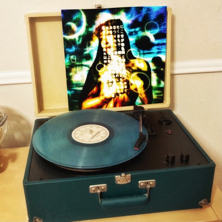 🚨 SISTERS! Annabell postou em suas redes sociais que recebeu o vinil do “THE HISTORYA GIRL!” de Everlly Walker, e já está ouvindo!😍