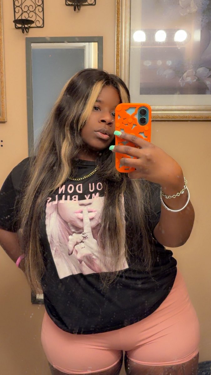ChocolateMkay's tweet photo. P R E T T Y Af 💜✨ https://t.co/OA3NeP1iEg