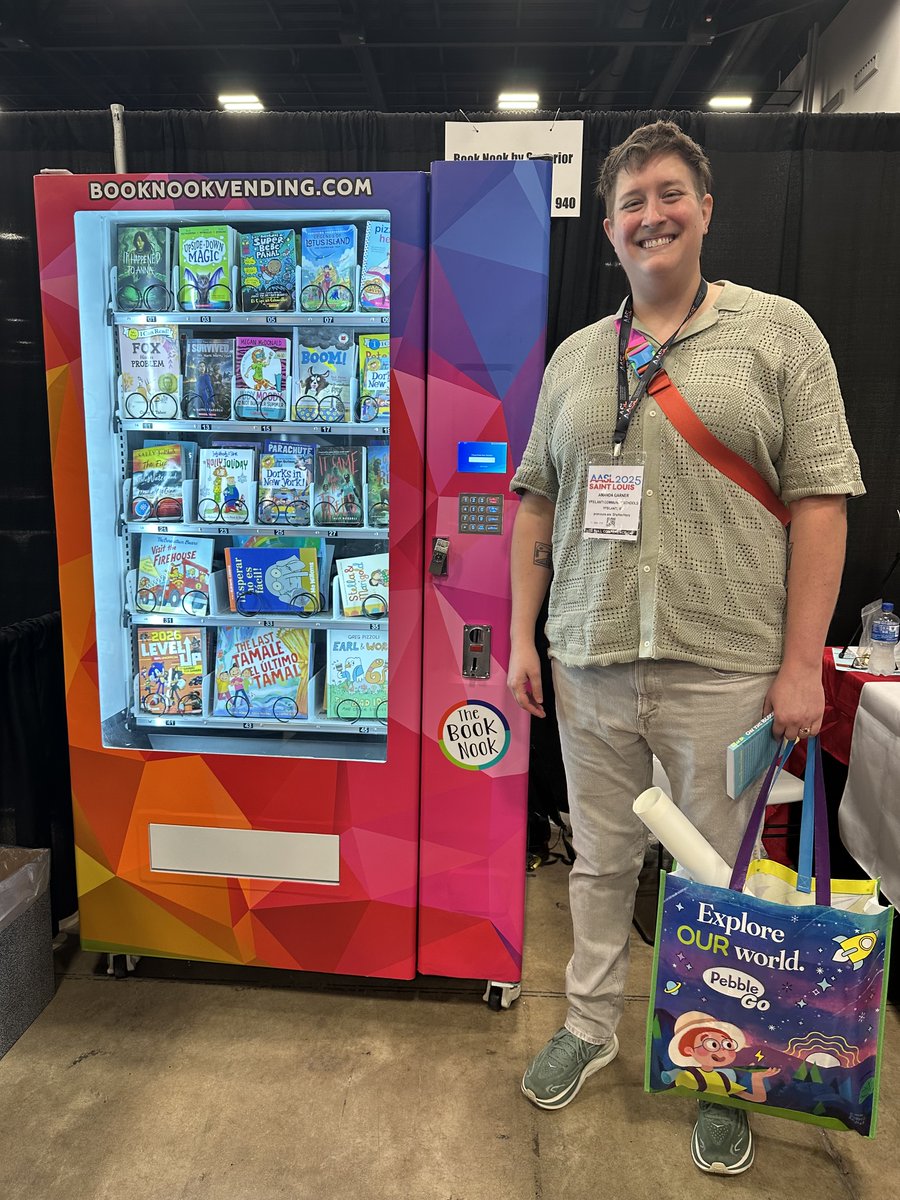 Superior Text - Home of the Book Nook tweet media