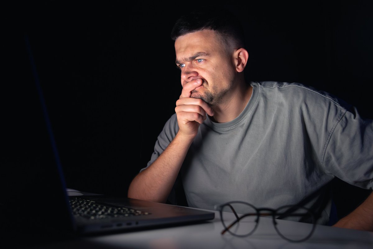 Ansgar_Schaefer's tweet photo. Man  glaubt ja immer, man habe alles im Griff… Bis das Internet stirbt – und  man plötzlich in einen epischen Kampf mit Internetanbieter, Glasfaserkabeln und  sich selbst verwickelt wird. 👉https://t.co/a4EqdVOp39 https://t.co/PRfLwHTbmX