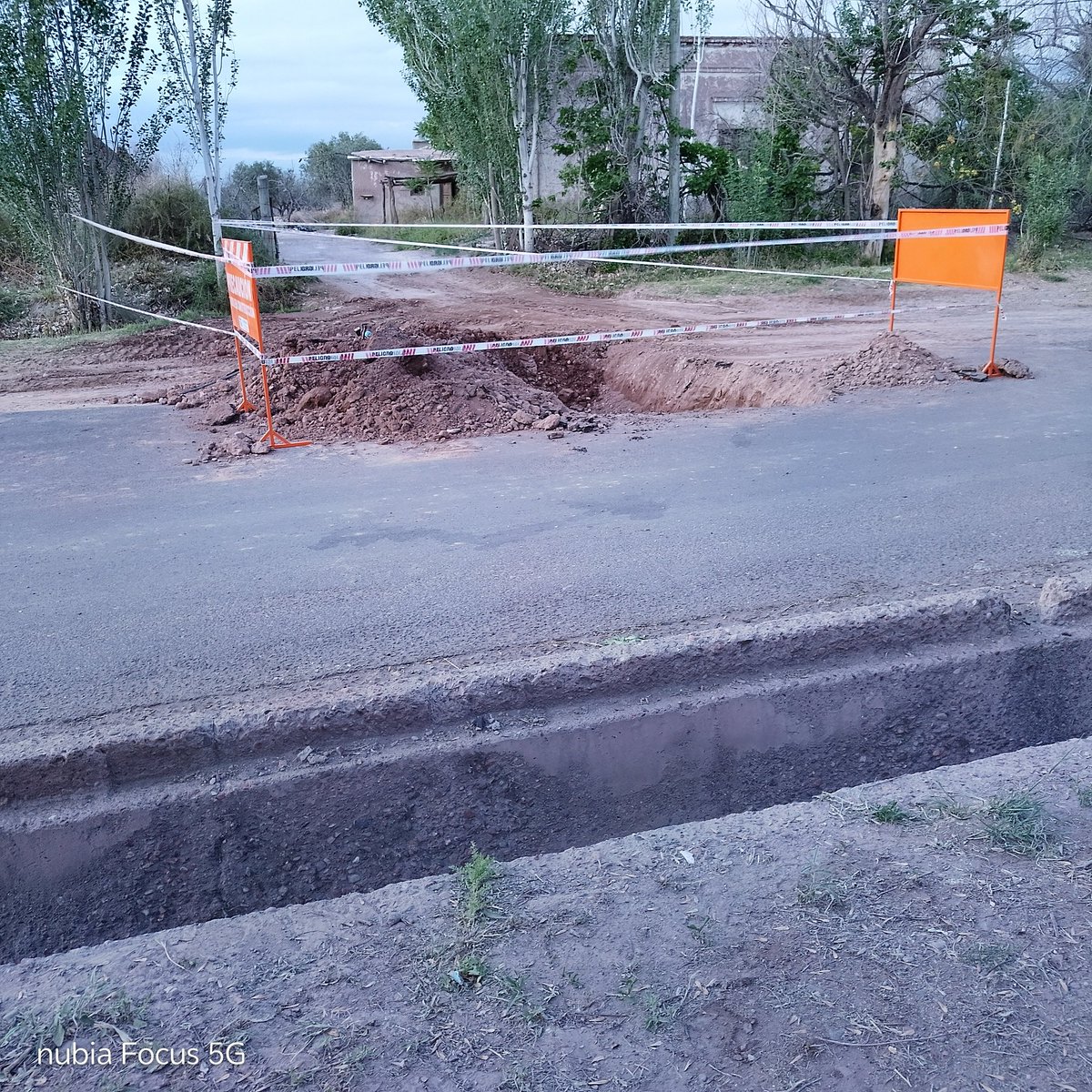 Gracias <a href="/AguasMendocinas/">Aguas Mendocinas</a> porque después de un mes y medio de reclamos llegaron las máquinas y repararon las pérdidas.
