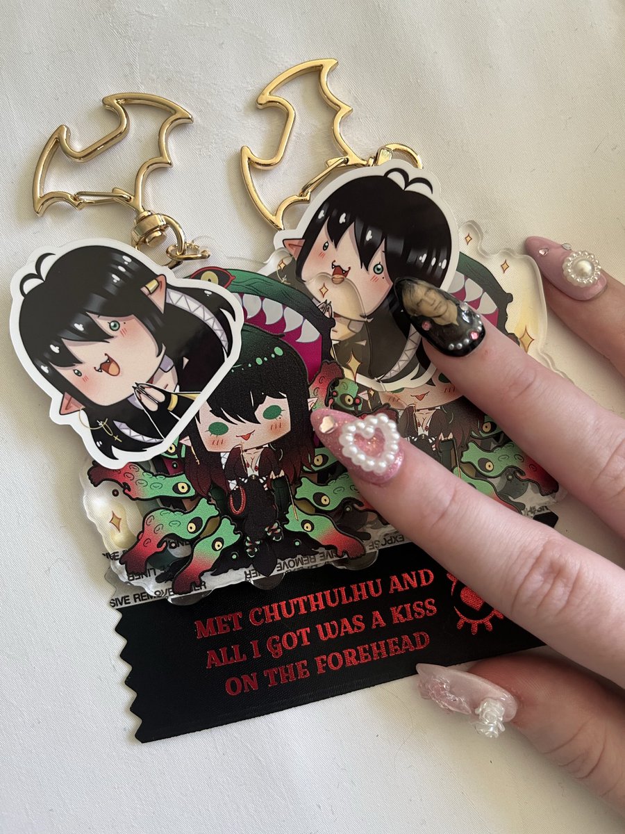 patccine's tweet photo. Come find me (and leon) at twitch con  today! I have goodies 🥺 https://t.co/COT36kMzL2