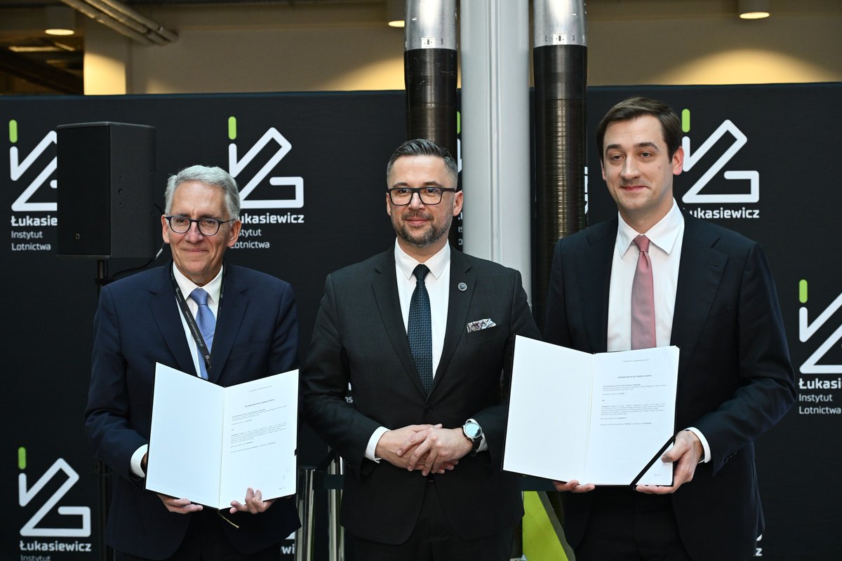 Łukasiewicz tweet media