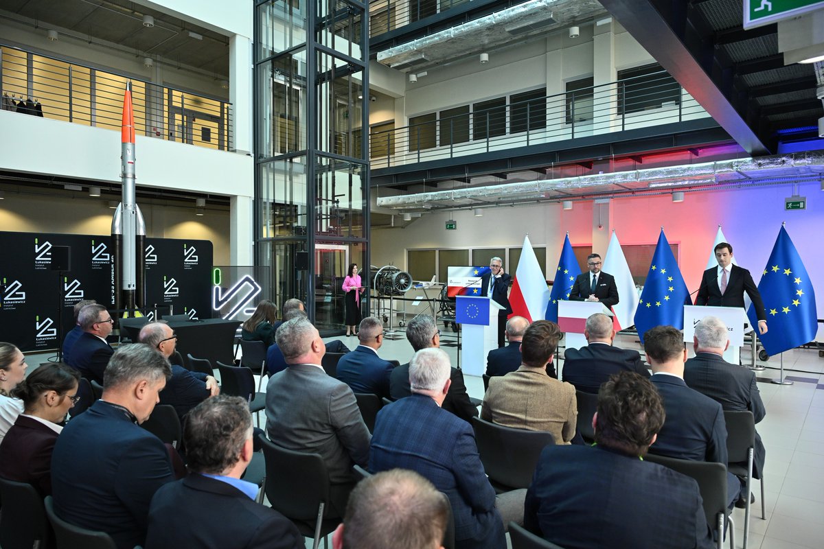 Łukasiewicz tweet media