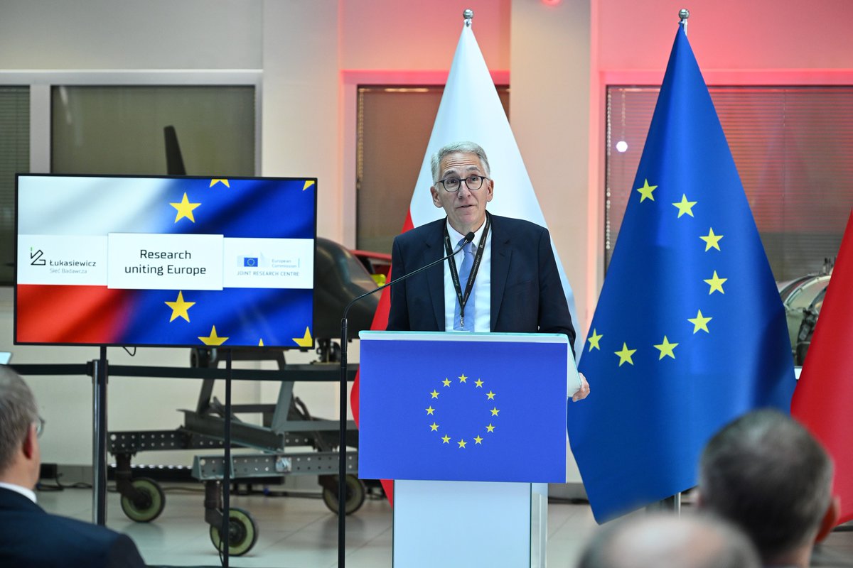 Łukasiewicz tweet media