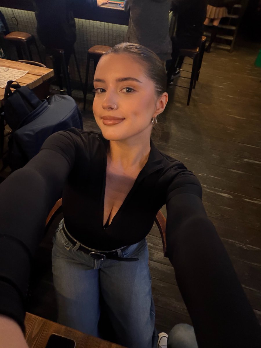 smaragdowapusi's tweet image. фоткалась на айфон 17 про