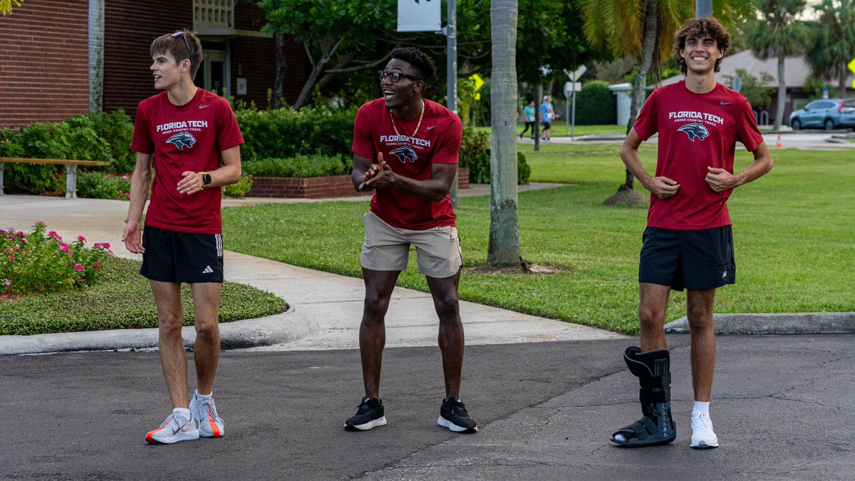 FloridaTechXC's tweet image. Volunteering with the same energy we race with! ⚡

#GoPanthers | #TechBuilt
