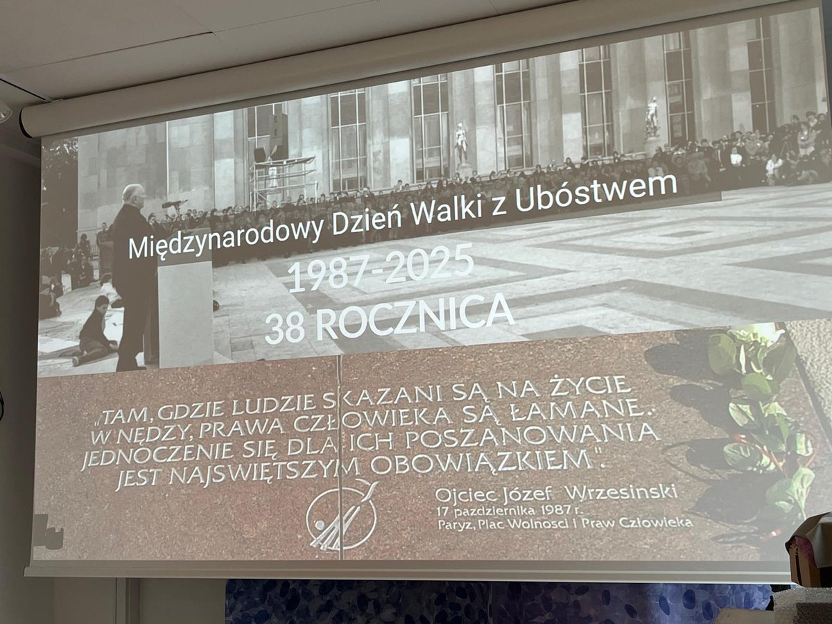 Dziś obchodzimy Międzynarodowy Dzień Walki z Ubóstwem 👥️ Jak co roku <a href="/EAPNPoland/">EAPN Poland</a> zorganizowała prezentację raportu Poverty Watch połączoną z wręczeniem nagród dla dziennikarzy "Twarze Ubóstwa". Raport wspomina także o sytuacji pracowników socjalnych ➡️ facebook.com/share/p/1CQAPA…