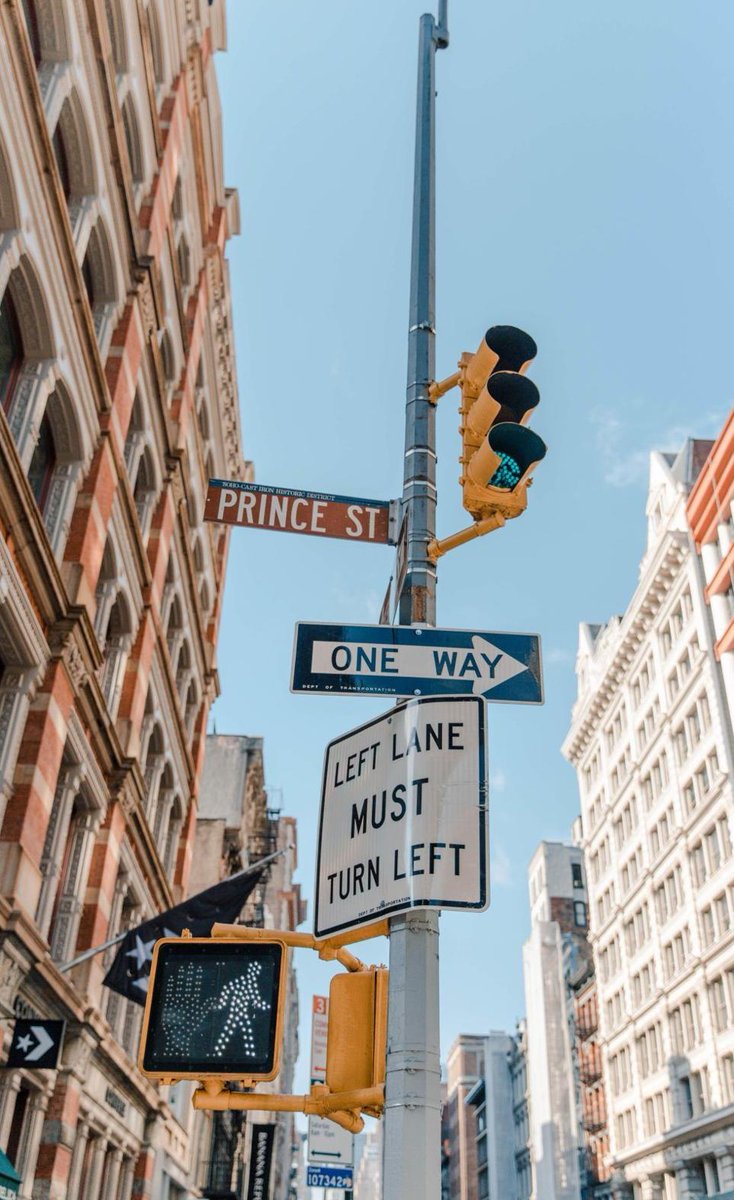 oranmar's tweet image. 午前映画鑑賞を頑張る 🍷