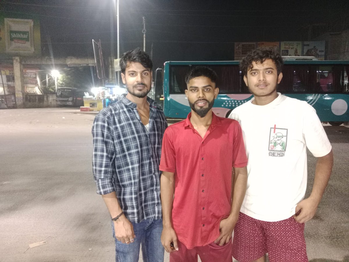 TeamPurnea's tweet photo. कम्युनिटी किचन पूर्णिया का 809वा दिन है।

आज का मेनू पराठा और सब्जी है।
 आज का भोजन मंजू वर्मा जी के सासु माँ के पुण्यतिथि के उपलक्ष्य में है।

कम्युनिटी किचन पूर्णिया आपके पूरे परिवार की उज्जवल और स्वस्थ भविष्य की कामना करती है।

सभी सहयोगियों को शुभकामनाएं। 🌸🙏
@vikashadityaa https://t.co/mKPt7IDgYZ