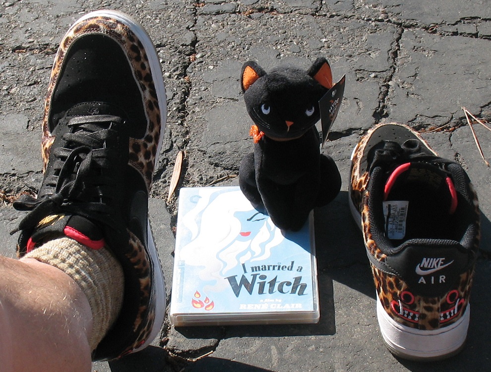 Today's shoes is the Air Force 1 Los Primeros by the artist Saner <a href="/saner_edgar/">EDGAR_SANER</a> (always give a shoutout; this design is awesome;).  Look at the shoe bag it comes with (second tweet). #kotd 

Would you wear? What is your favorite witch film?