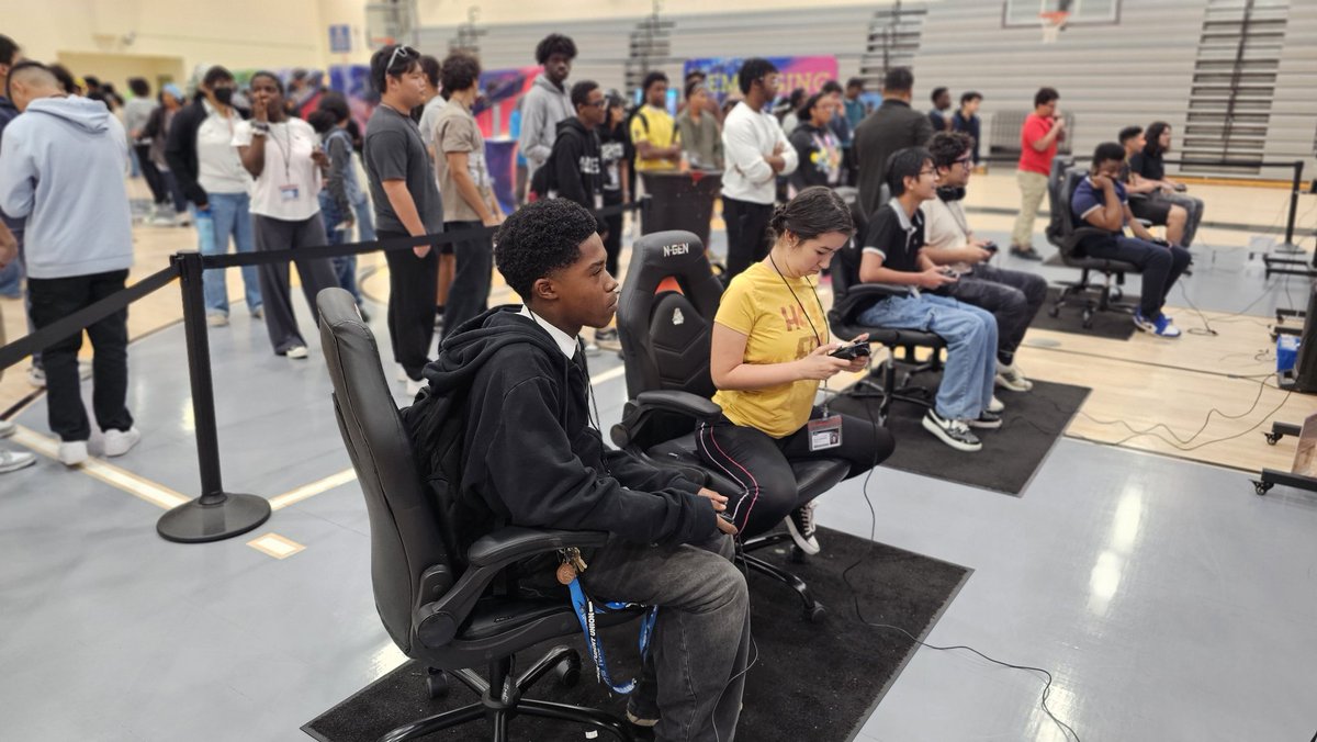 shadrack_henry's tweet image. WOW! What an incredible day! EHS Tech Fest. Thank you to Full Sail University, our students, and everyone who attended and supported this powerful event!

#EHS #TechFest #STEM #Innovation #FutureReady