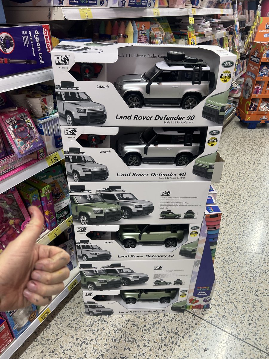 Popbangcolour's tweet image. Most people see a pile of R/C cars, I see potential new paintbrushes @bmstores … 😍🚗🎨

#Paintwithcars