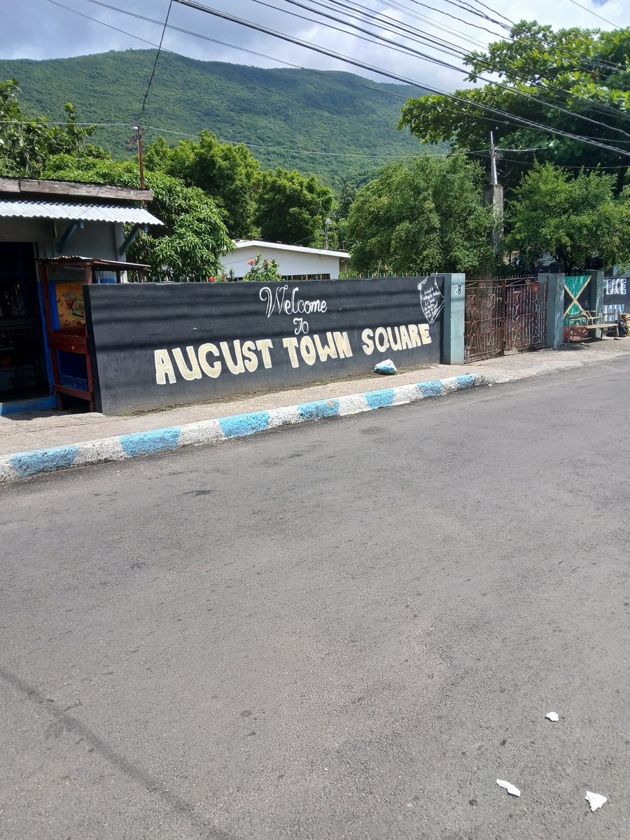 EzrinMorrisECC's tweet photo. Speaking with residents from the August Town community on out #ECCCommunityFlex #CommunityBuilding @ECCJA @cfranoBrighty https://t.co/bYKjR9KJEE