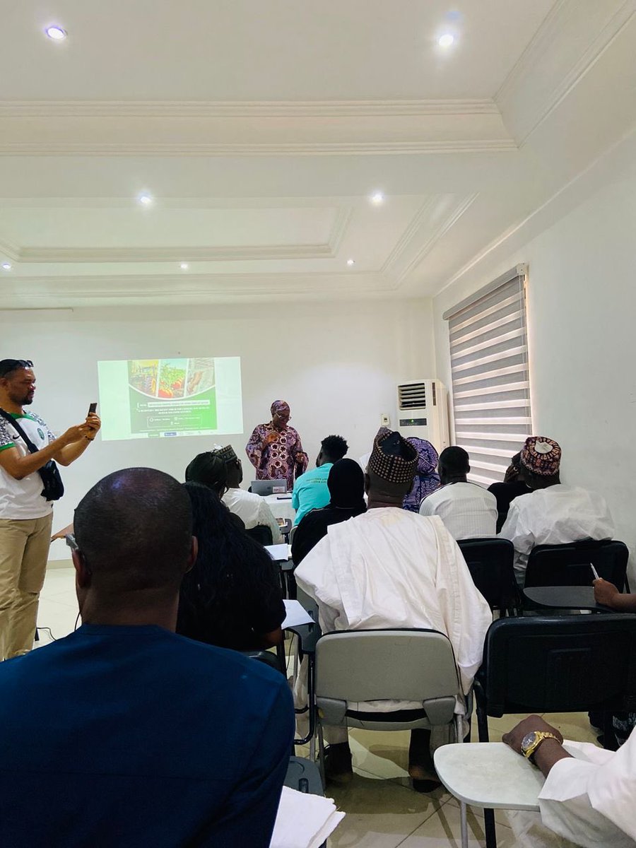 OloriOfOloris's tweet image. Farmers at todayโs farmer's breakfast meeting urged stakeholders to fix transport and market access issues so their good harvests can yield good income. ๐พ
#WorldFoodDay2025 #AgTechNigeria