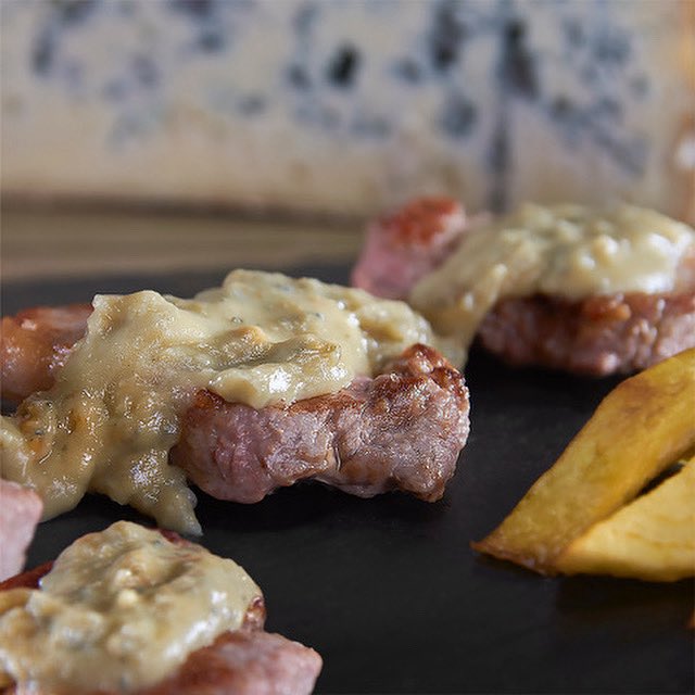 🥩✨ Solomillo + crema de Queso de Valdeón IGP = pura magia de montaña 🧀🏔️ Tierno, intenso y fácil de preparar. Tradición y sabor en cada bocado.
¿Te atreves a probarlo? 💙

quesodevaldeon.es

 #QuesoDeValdeón #IGPValdeón #SaborDeMontaña