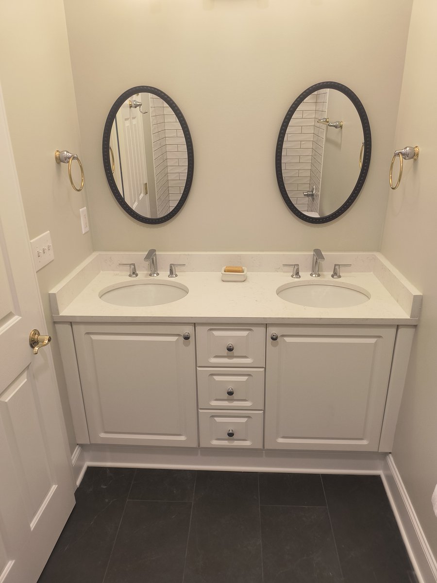 SolidStateTile's tweet photo. Fresh, clean, and timeless. This bathroom got a full refresh with glossy subway tile, dark slate-style floors, and crisp white finishes that make every detail pop.

#tile #tilefloor #tileshower #tilebathroom #bathroomreno #bathroom #winstonsalem https://t.co/FMEoGEBOEj