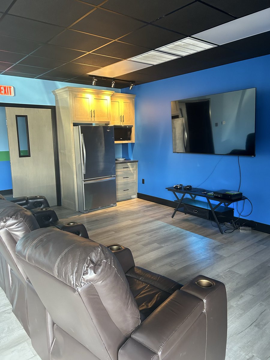 We have top of the line facilities! Looking for a JUCO you can develop and compete at a high level? Look no further….

⚾️ Hitting Facility 
⚾️ Weight Room
⚾️ Player Clubhouse 

Locker Room coming soon…..