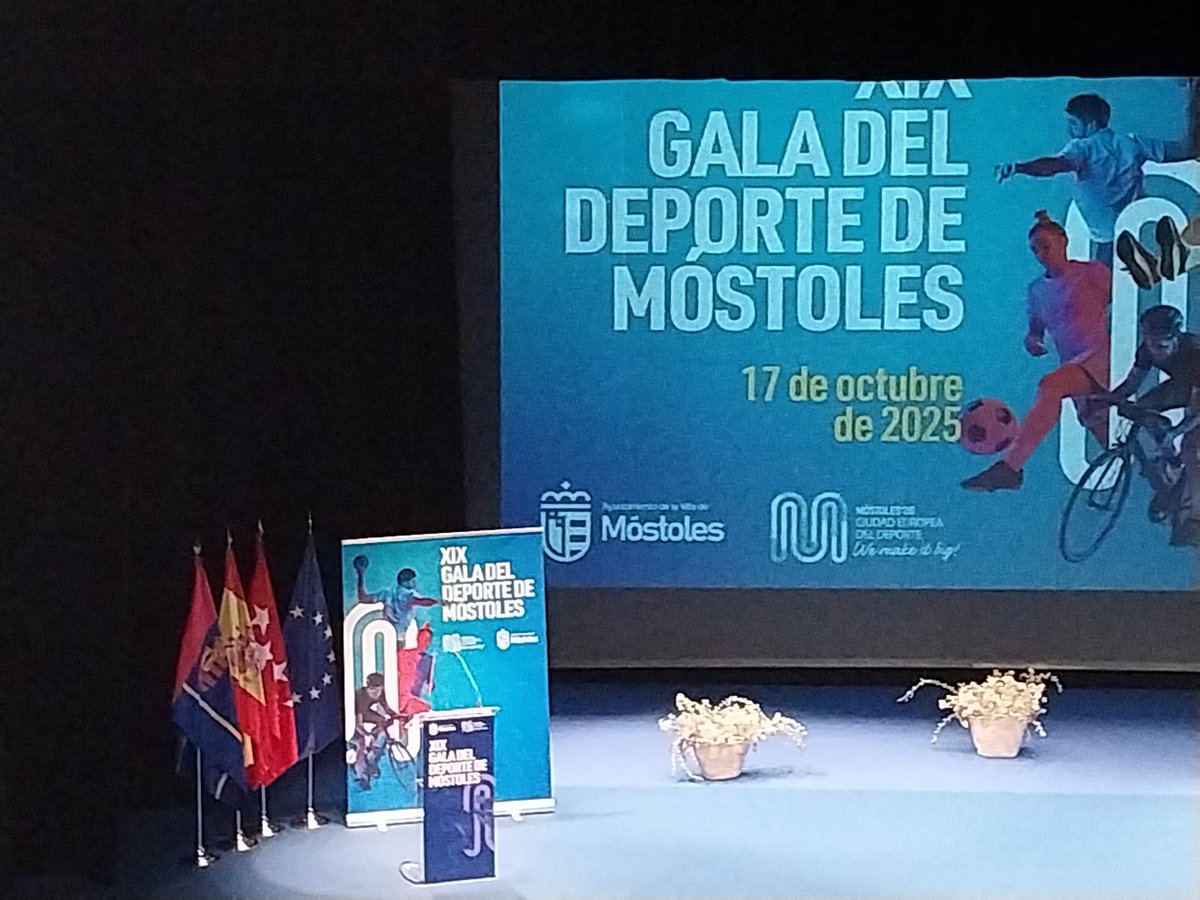 Miembros de la UC OESTE de CCOO asistentes a la XIX Gala del Deporte de Móstoles, reconociendo el talento y la dedicación de nuestros deportistas locales. ¡Enhorabuena a todos los premiados! 
 #Móstoles #Deporte