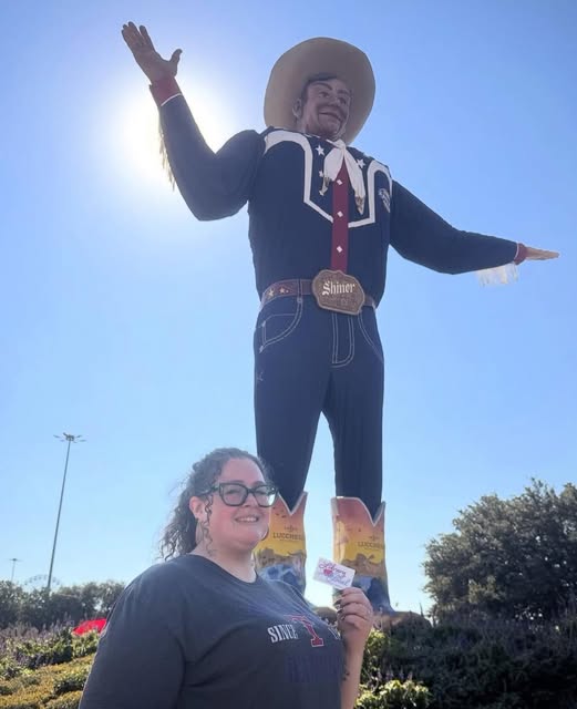 irvinglibrary's tweet image. Staff member Gabi S. made sure to stop by Big Tex at the State Fair and tell him all about the library. Once the fair is over, maybe he’ll two-step on over to the library and read some tales as big as Texas! They’re free to browse, too!  #irvinglibrary