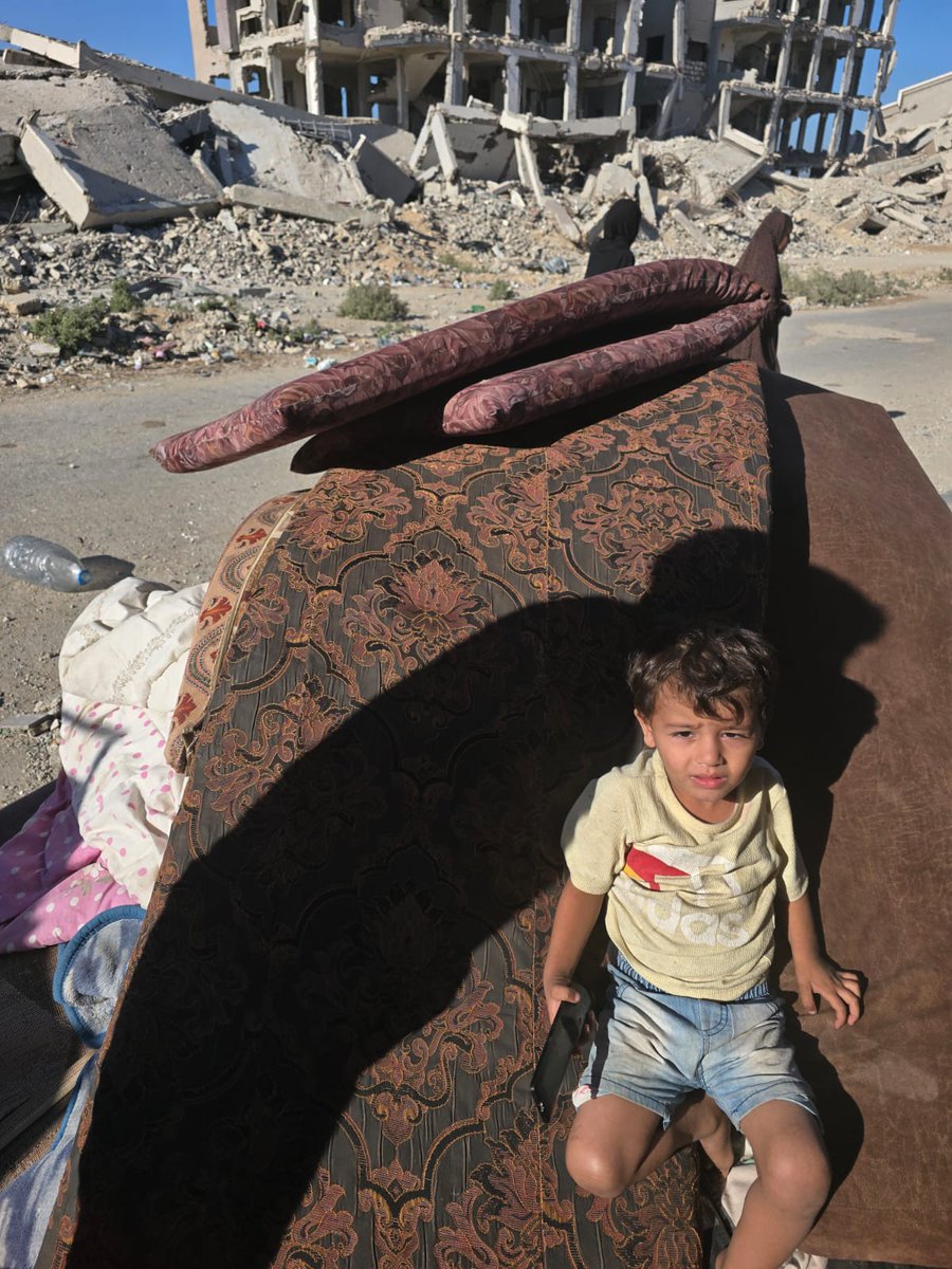 Israel destroyed my home and my work. We have no income, and we are suffering greatly. 💔
Link support 🙏 
chuffed.org/project/ahmeda…