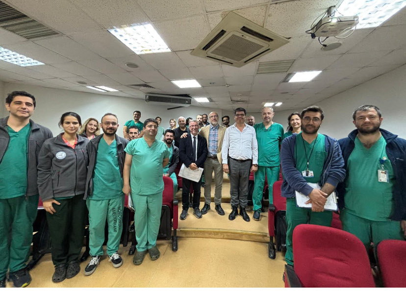 Bugün de, Ege Ü. Tıp Fakültesi Nöroşirürji Anabilim Dalı’nın davetlisi olarak, Nöroşirürjide Malpraktis konulu bir konuşma yaptık.
Harika bir tartışma oldu…
Misafirperverlikleri için tüm ekibe sonsuz teşekkürler…